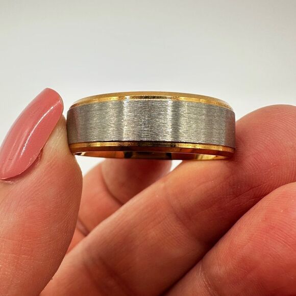 Men's size 14 yellow gold tone and brushed silver tone ring, wedding band! - Picture 1 of 11